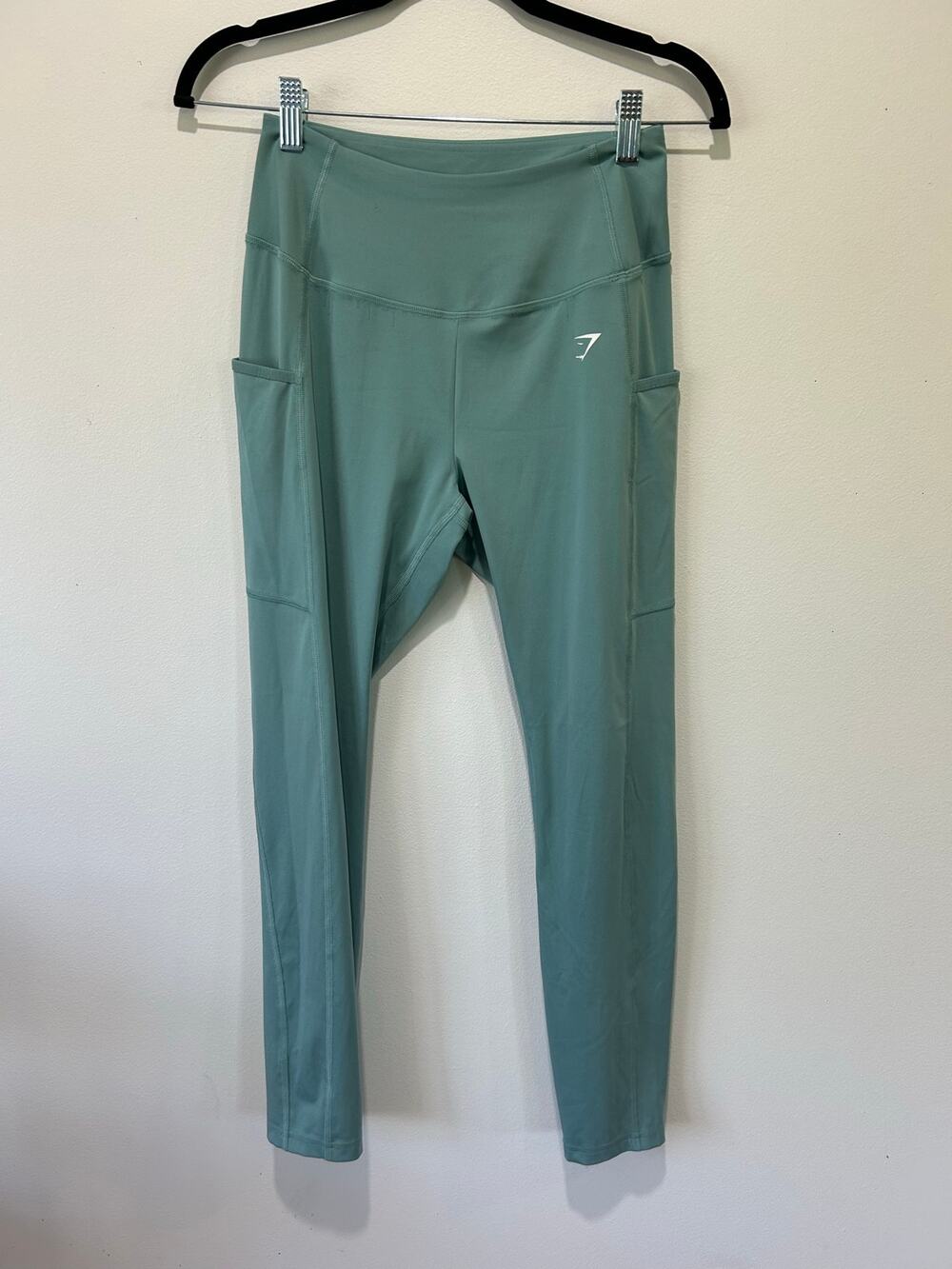 Gymshark side pocket leggings sage green size M high waist athleisure